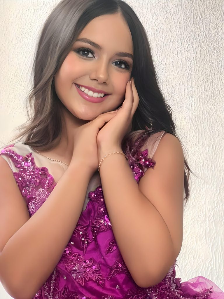 Bianca Luz dos Santos após ser coroada Miss Brasil Pré Teen Kids 2025, representando Mato Grosso.