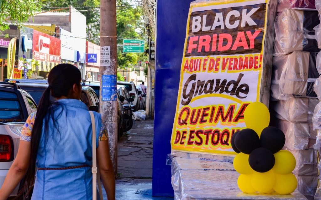 Dicas do Procon-MT para evitar golpes na Black Friday e garantir uma experiência de compra segura.