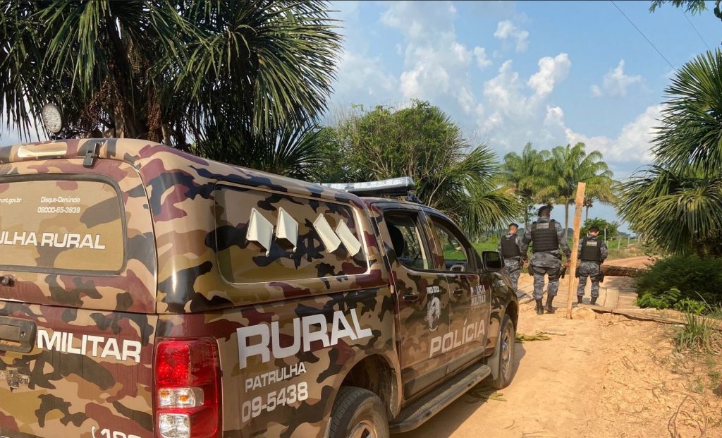 Veículo suspeito apreendido em tentativa de furto de gado em Cáceres, MT.