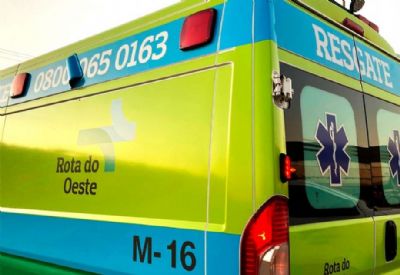 Caminhão tombado após acidente na BR-163 em Rondonópolis.