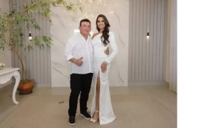 Amado Batista e Calita Franciele se casam em cerimônia no Mato Grosso.