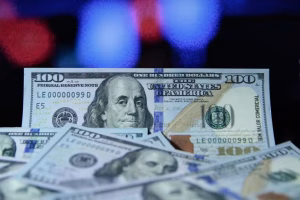 Valorização do real frente ao dólar no mercado cambial global