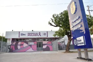 Idoso preso por estupro de criança e assédio a policial