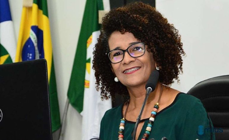 Edna Sampaio em reunião política ao lado de Neusa Baptista e Daiely Cristina.