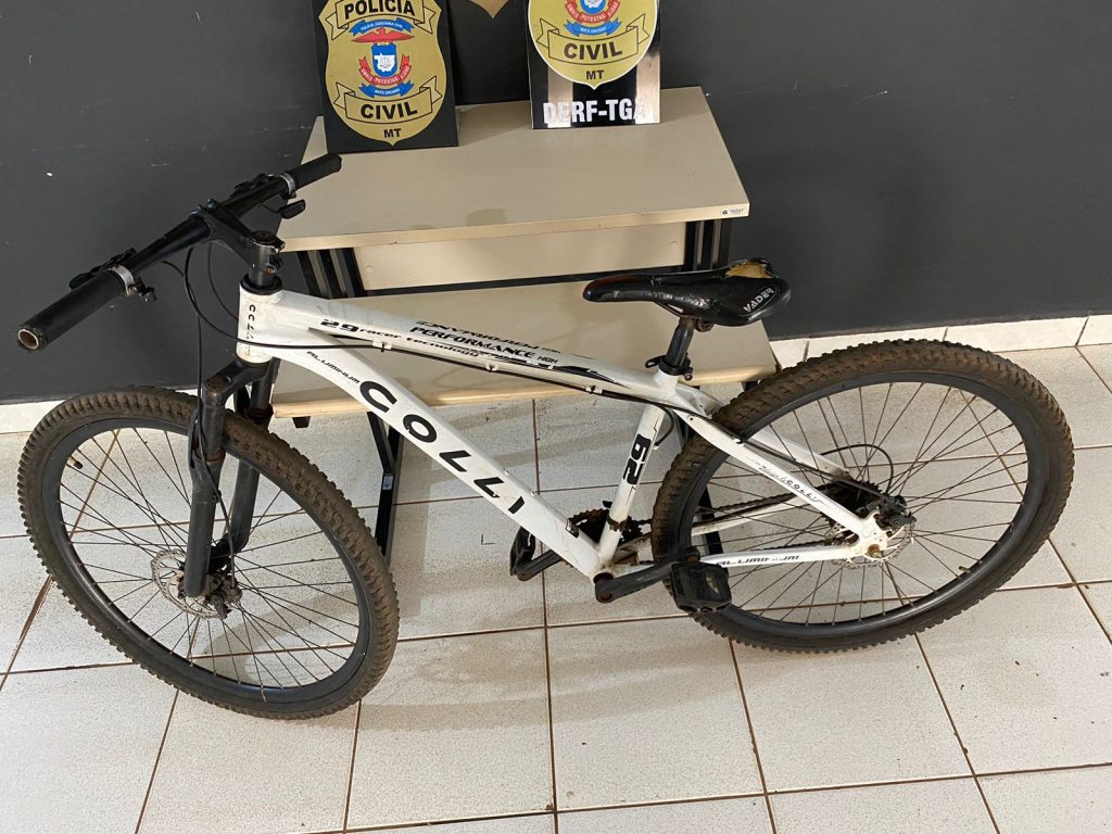 Bicicleta da marca Colli devolvida à Polícia após furto.