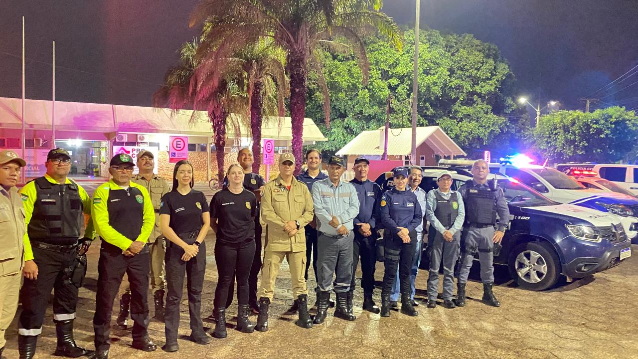 Abertura da Semana Nacional de Trânsito em Tangará da Serra com distribuição de materiais educativos.