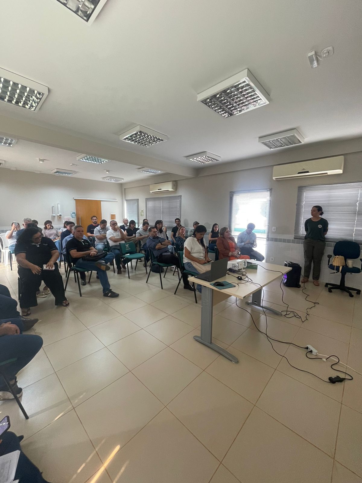Produtores rurais sendo atendidos no Mutirão Ambiental CAR Digital em Tangará da Serra.