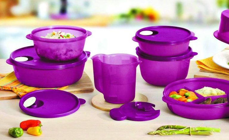 Logo da Tupperware enfrentando crise financeira e possível falência.
