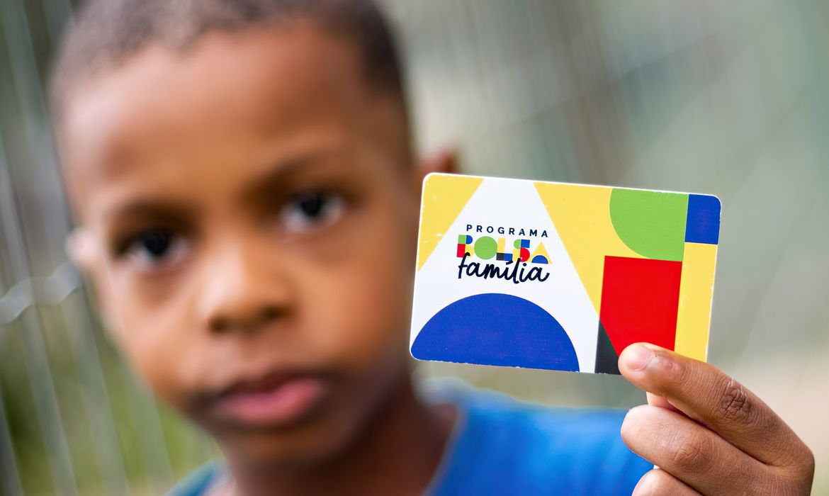 Pagamento do Bolsa Família em outubro com novos adicionais para famílias inscritas no programa.