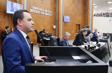 - Deputado Diego Guimarães propõe readequação do kit escolar para valorizar o comércio local em Mato Grosso.