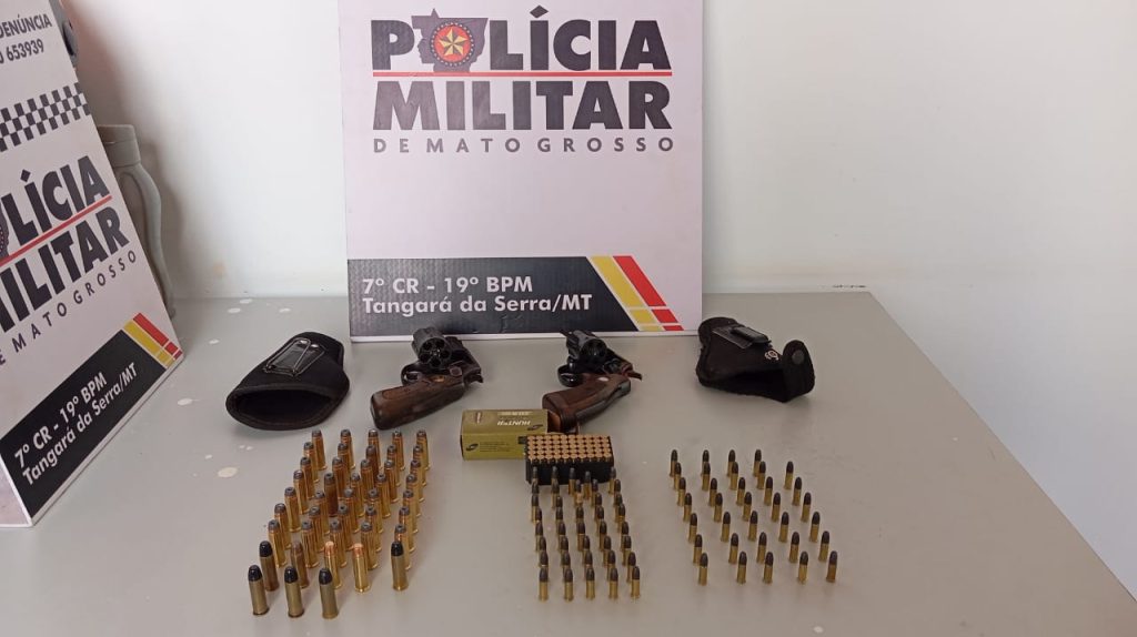 Armas e munições apreendidas na Feira do Produtor em Tangará da Serra