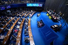 Senado aprova projeto para reduzir gases de efeito estufa e promover energias renováveis.