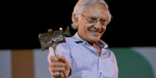 Vladimir Carvalho em homenagem no Festival de Brasília, ícone do cinema brasileiro.