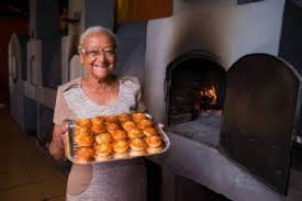 Dona Eulália, ícone da culinária cuiabana, falece aos 90 anos.