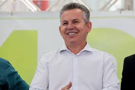 Governador Mauro Mendes celebrando vitória do União Brasil nas eleições municipais de 2024.