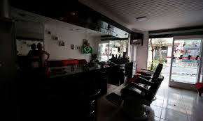 - São Paulo sem energia elétrica após vendavais, Enel pressionada pela prefeitura para restabelecer luz.
