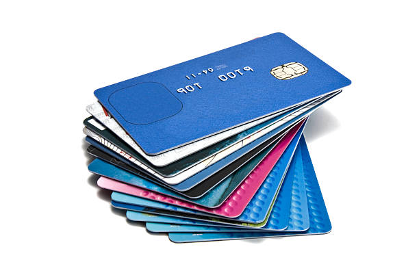 - Juros do crédito rotativo do cartão de crédito atingem 438,4% ao ano em setembro.