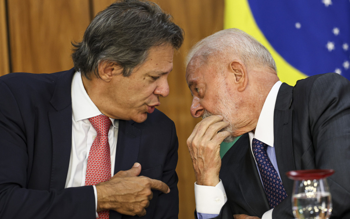 Presidente Lula em reunião sobre pacote de corte de gastos no Palácio do Planalto.