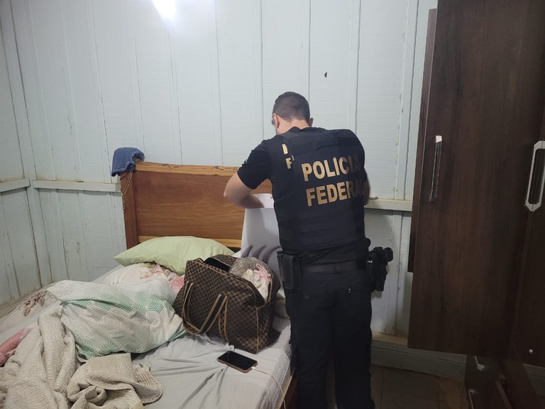 Polícia Federal investiga transporte irregular de eleitores indígenas em Brasnorte na Operação Transporte Limpo.