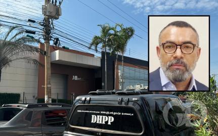 Itens apreendidos na Operação Office Crime, incluindo armas, ouro e notebooks.
