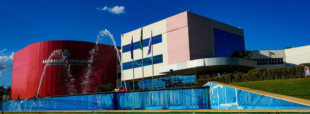 - Deputados votam projeto de proibição do uso de celulares nas escolas estaduais de Mato Grosso.