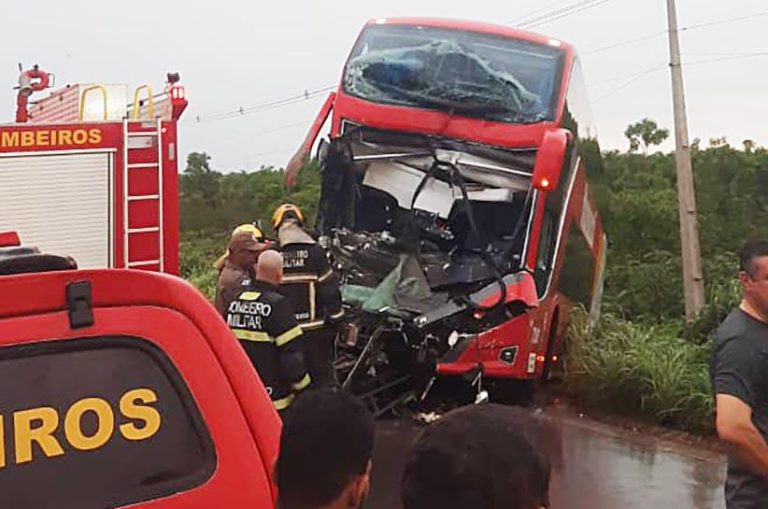 Resgate de vítima preso às ferragens em acidente na MT-010, Estrada da Guia, Cuiabá.