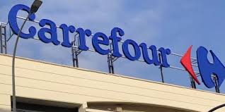 Agricultores brasileiros debatendo decisão do Carrefour sobre carne brasileira.