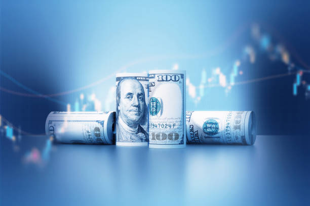 - Dólar sobe a R$ 5,90 e bolsa de valores cai no Brasil devido a tensões econômicas