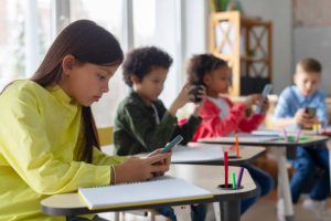 - Proibição de celulares em salas de aula da rede pública de Mato Grosso.