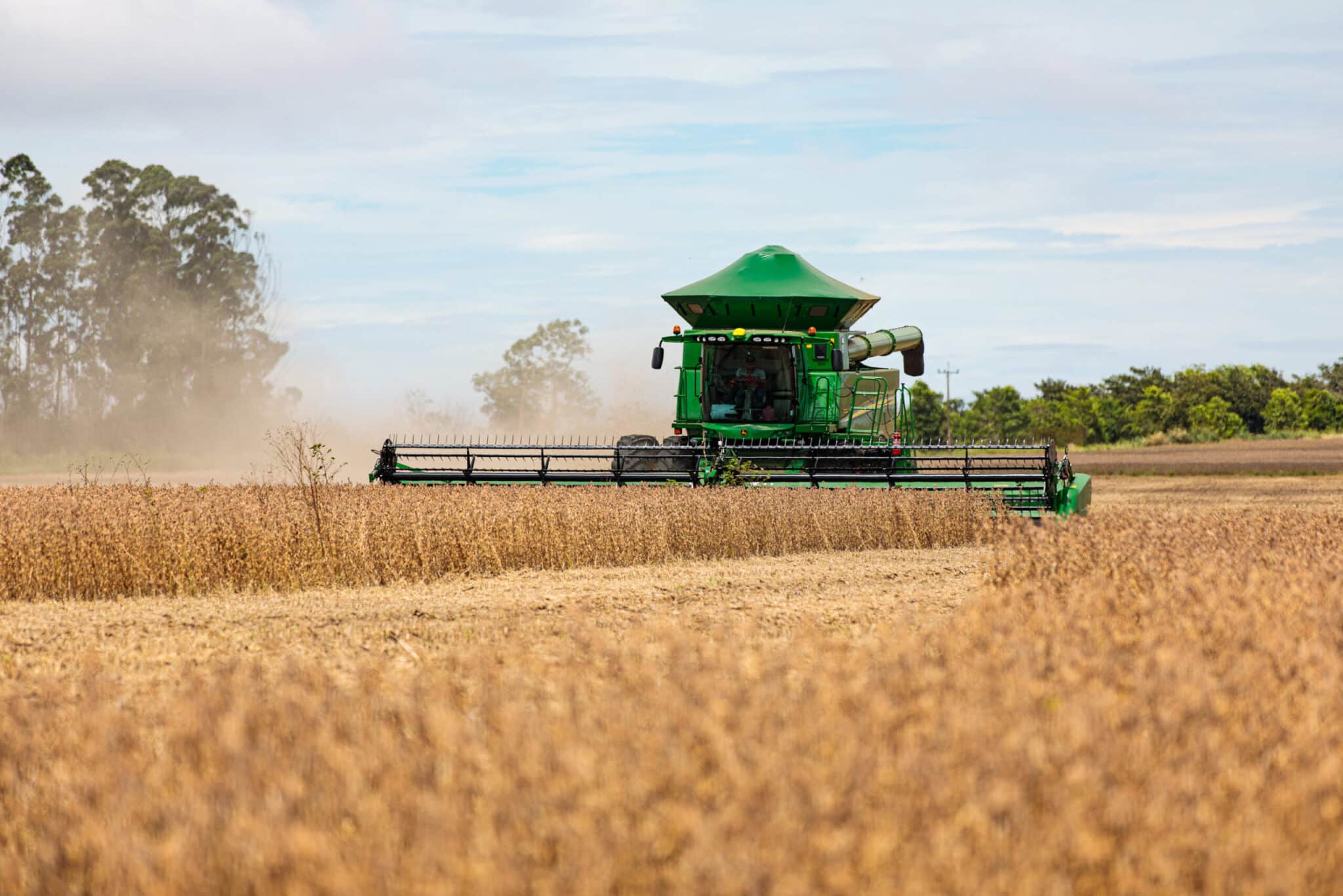 Crescimento do PIB de Mato Grosso entre 2002 e 2022 impulsionado pelo agronegócio.