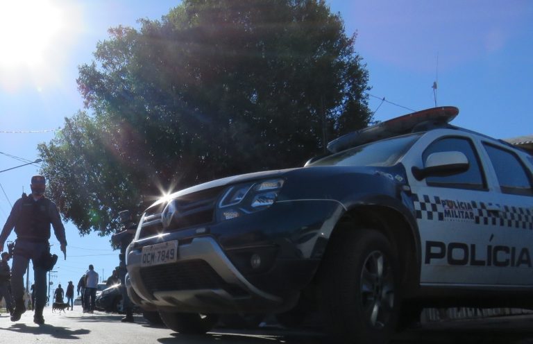 A mãe da menina, uma equipe do Conselho Tutelar e a vítima foram até a unidade militar denunciar o suspeito.