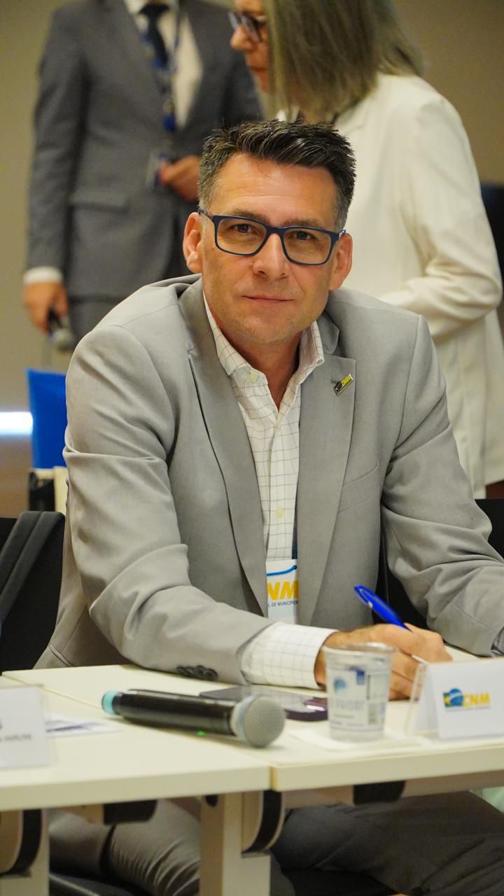 Reunião do Consórcio Intermunicipal de Saúde em Tangará da Serra com prefeitos e lideranças regionais.