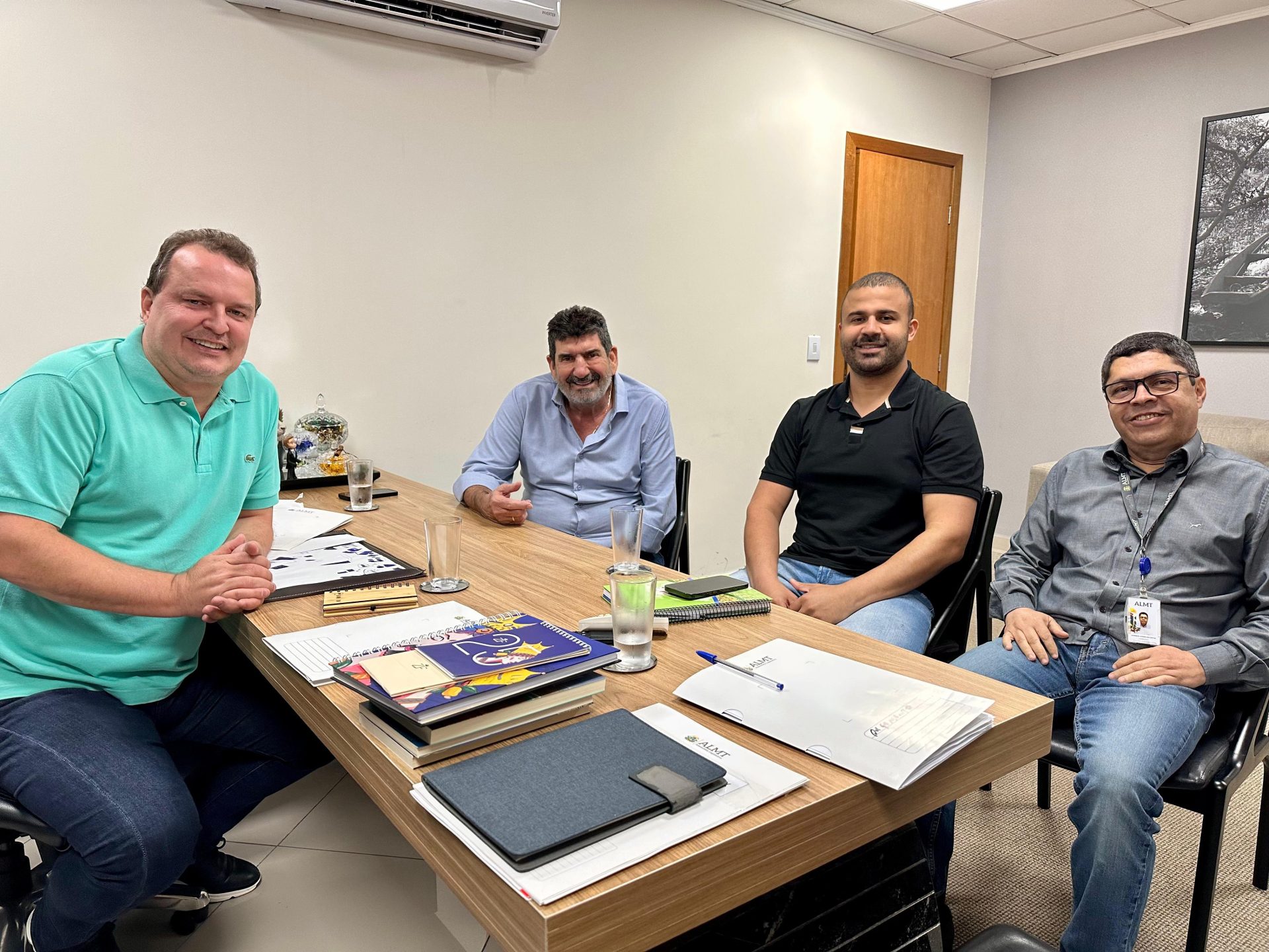 Deputados Max Russi e Dr. João iniciam a transição da Mesa Diretora da ALMT para o biênio 2025.