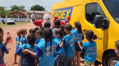 Presentes de Natal e cesta básica recuperados pela Polícia Federal em Cáceres.