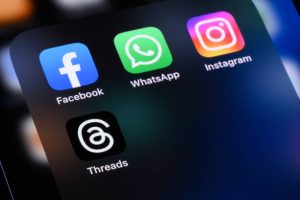 Problemas no WhatsApp, Instagram e Facebook causam falhas no envio de mensagens e carregamento de mídias.