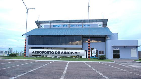 Avião da Latam retornando para Brasília após chuvas impedirem pouso em Sinop.