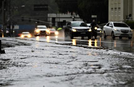 Alerta de chuvas intensas em Cuiabá e Mato Grosso.