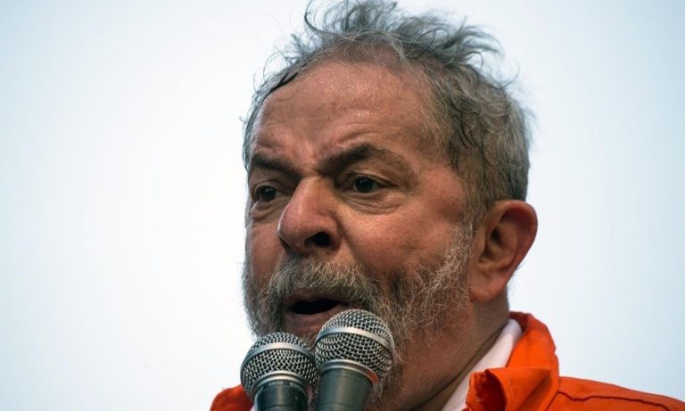 Governo Lula prepara projeto de lei para remoção de conteúdos nas redes sociais e combater desinformação.