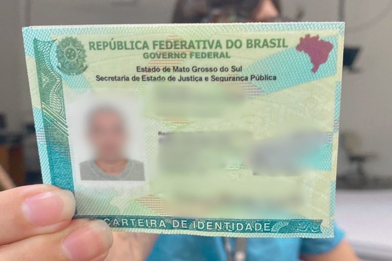 Modelo da nova Carteira de Identidade Nacional, a CNI, que substitui o RG e traz mais funcionalidades digitais e segurança.