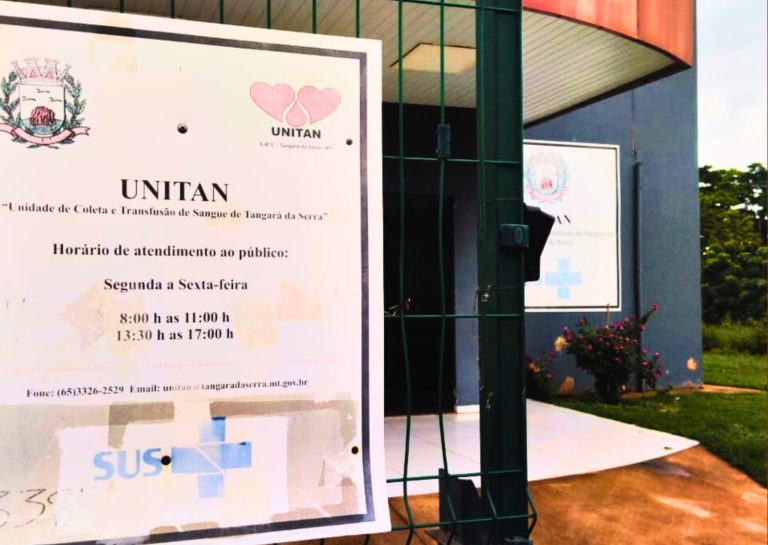 Pessoa doando sangue na campanha da UNITAN em Tangará da Serra.