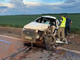 Mulher resgatada de acidente na MT-242 entre Sorriso e Nova Ubiratã após colisão com carreta.