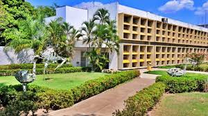 Estudantes no campus da UFMT durante o período de inscrições do Sisu 2025.