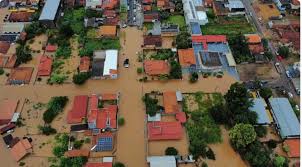 Chuvas em Mato Grosso afetam comunidades com enchentes e famílias desalojadas.