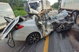 Acidente fatal na BR-070 em Cáceres envolvendo médica Pryscilla Garcia.