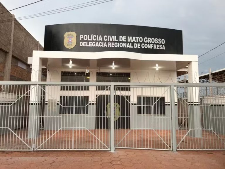 Jovem encontrada com sinais de violência sexual.
