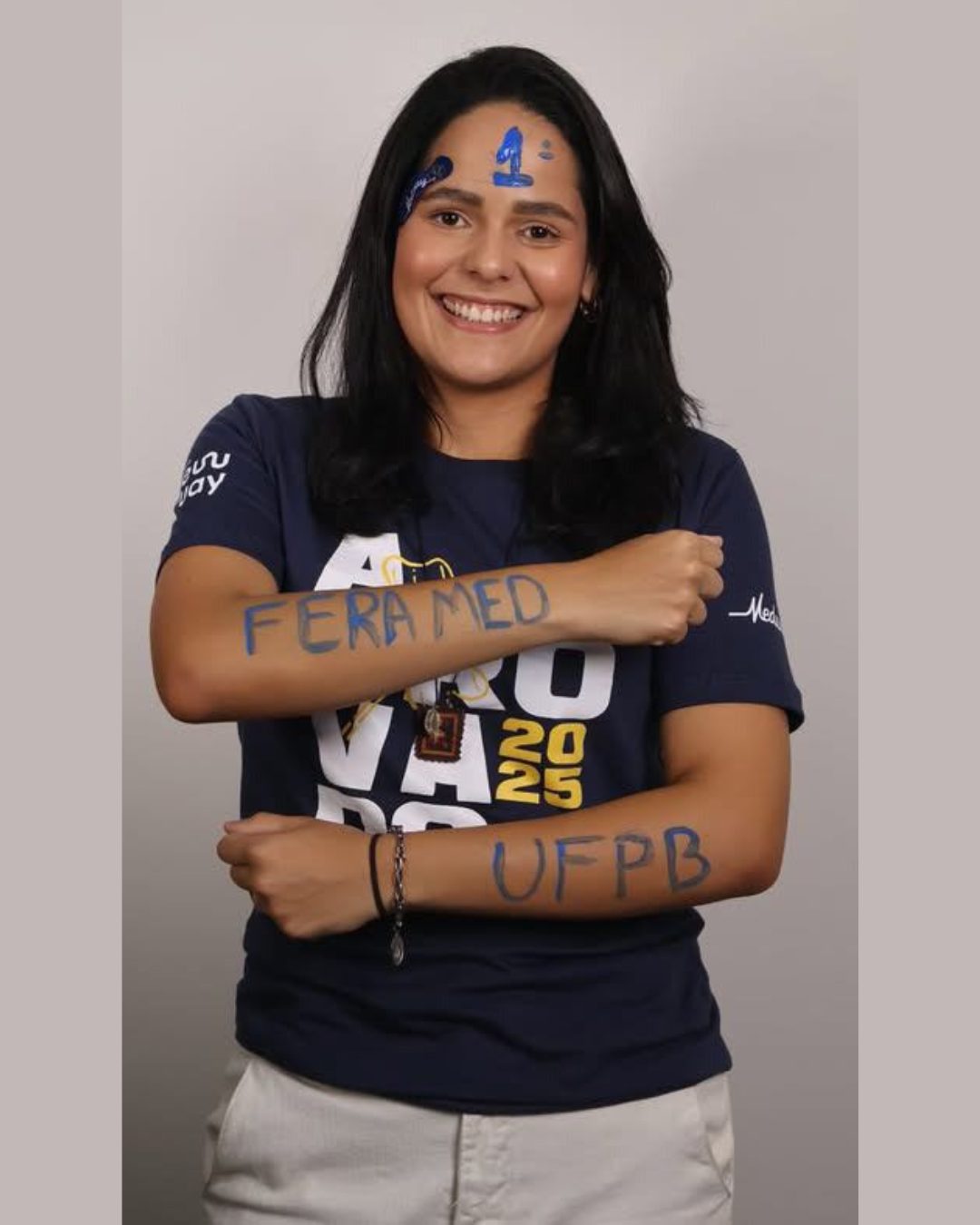 Yasmin Cordeiro, aprovada em Medicina, fé e disciplina nos estudos para o Enem.