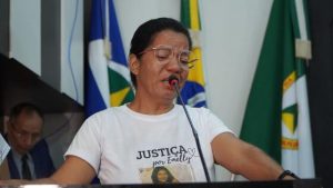 Mãe de Emelly Beatriz pede justiça na Câmara de Cuiabá por sua filha assassinada.