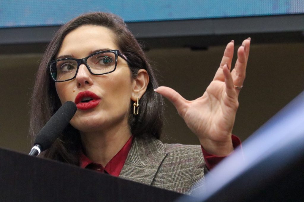 - Janaina Riva discute perdas salariais dos servidores de Mato Grosso na Assembleia Legislativa.