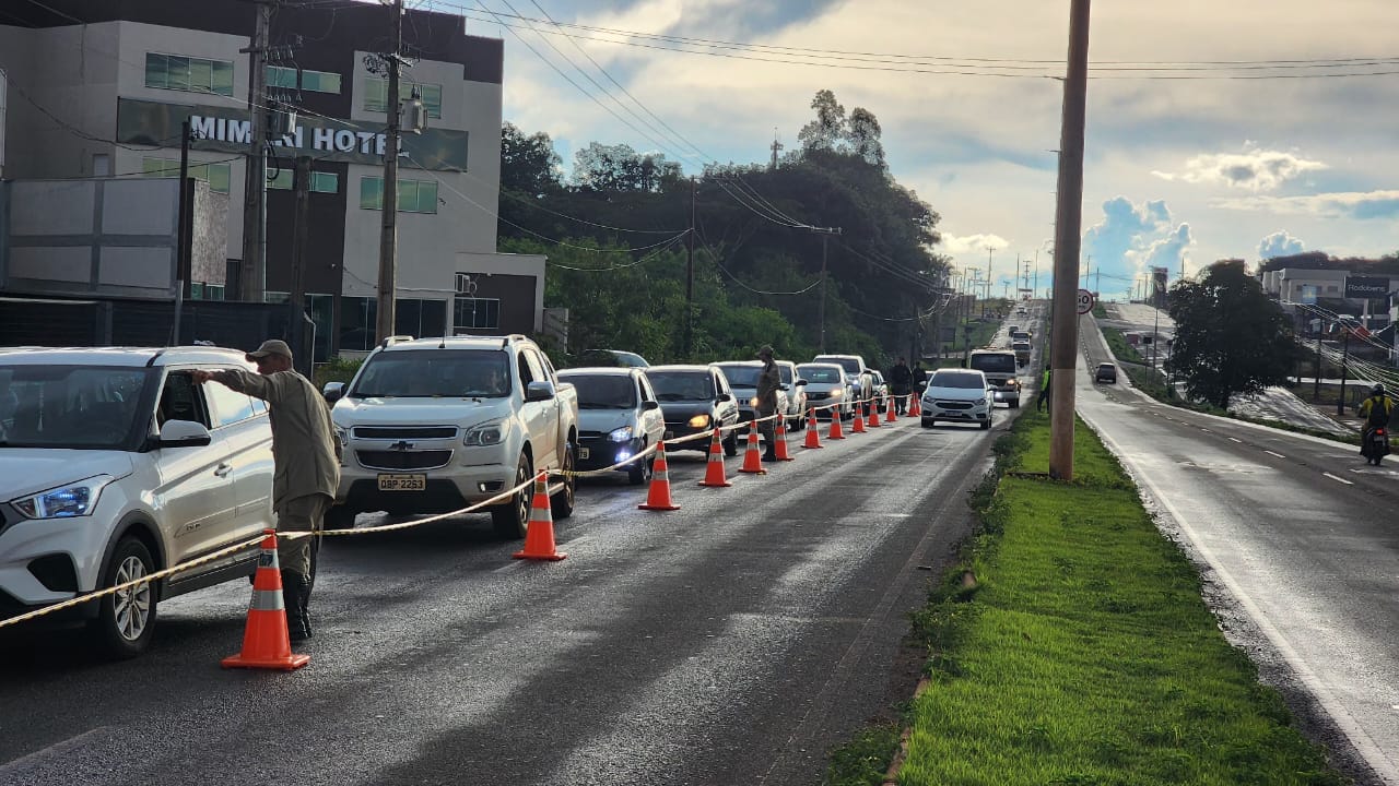 Blitze da Operação Lei Seca em Tangará da Serra para fiscalização de embriaguez ao volante.