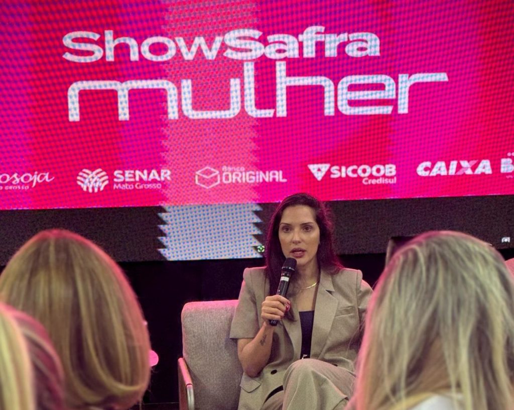 Janaina Riva discursa no Show Safra Mulher sobre a importância da participação feminina no agronegócio.